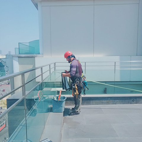 NORA VİZYON dis-cephe Temizlik Hizmeti